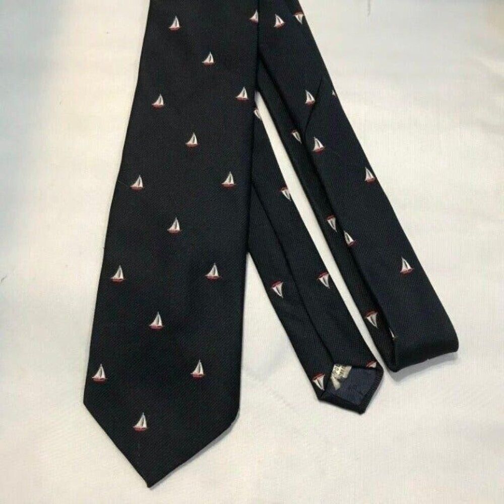 #1509 NOVELTY VTG BLUE SAIL BOATS NECKTIE NO LABEL 56 IN X 3.25 IN